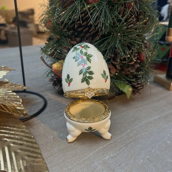 Formalities by Baum Brothers Porcelain Egg - Picture 2 of 6